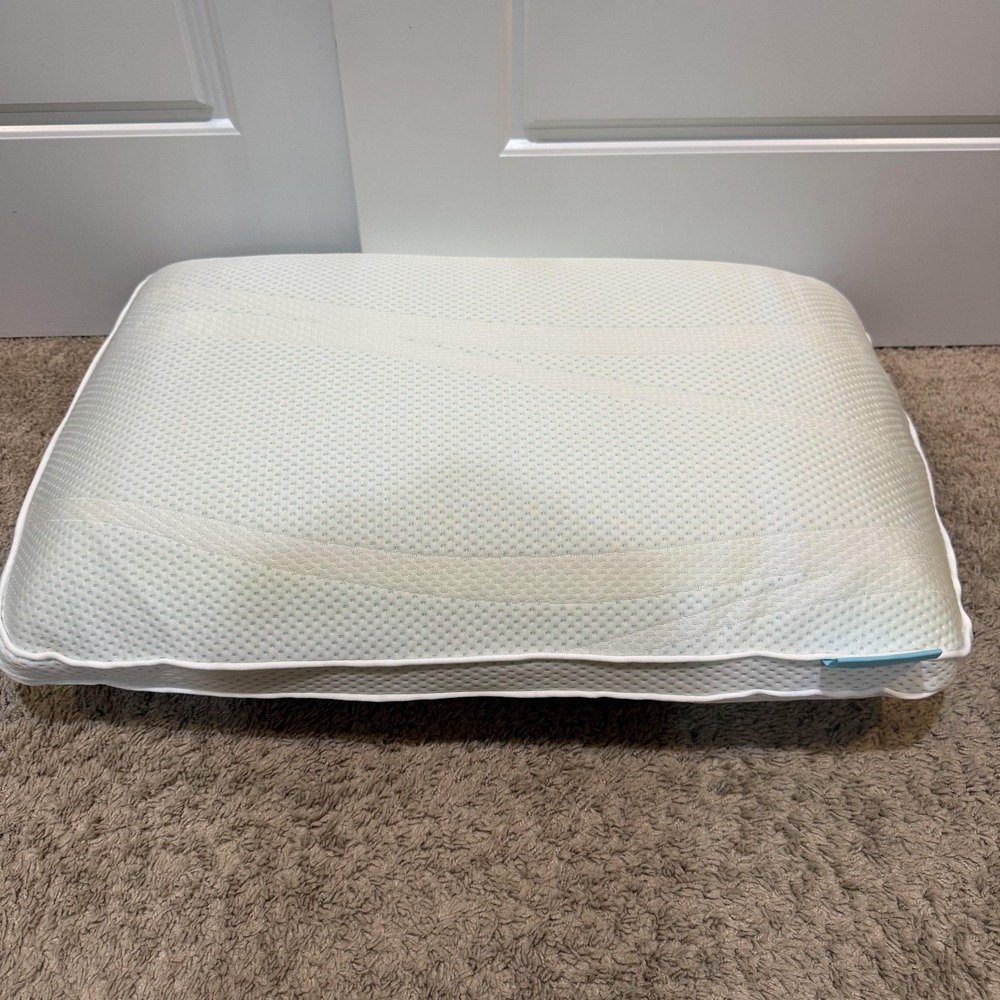 Tempur-Pedic Memory Foam Pillow Standard/Queen Cooling Breathable Mesh White